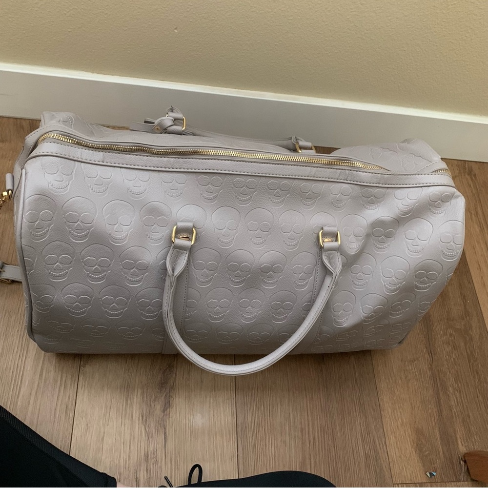 BETSEY JOHNSON SKULL DUFFLE BAG, BETSEY JOHNSON Skull Embossed Weekender - Picture 8 of 10